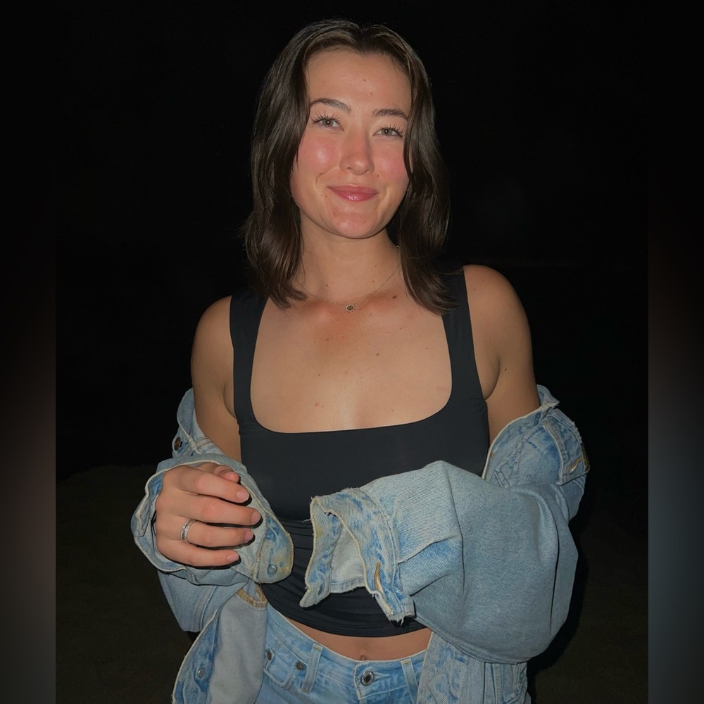 Meet your Posher, Emi